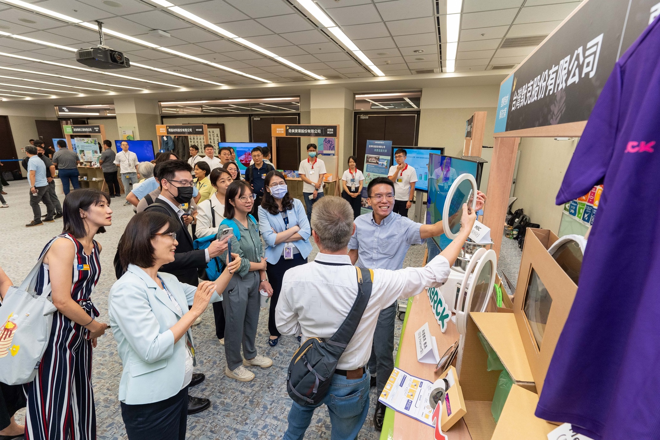 LEYU�پW(w��ng)�B�֮a(ch��n)�I(y��)���߄��׌����B(t��i)Ȧ(li��n)չ��չʾ��Ό��U����ѭ�h(hu��n)����������(chu��ng)�½�Q�������������ϰ��������cѭ�h(hu��n)ʹ�������������аl(f��)����(y��ng)�����U���ϻ����������g(sh��)���p�������᰸��